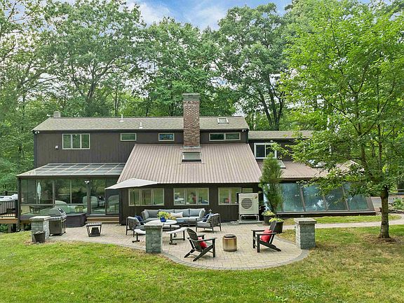 3rd image of 125 Castle Hill Road
