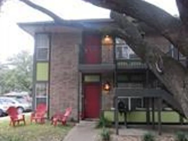 7685 Northcross Dr — Photo 1