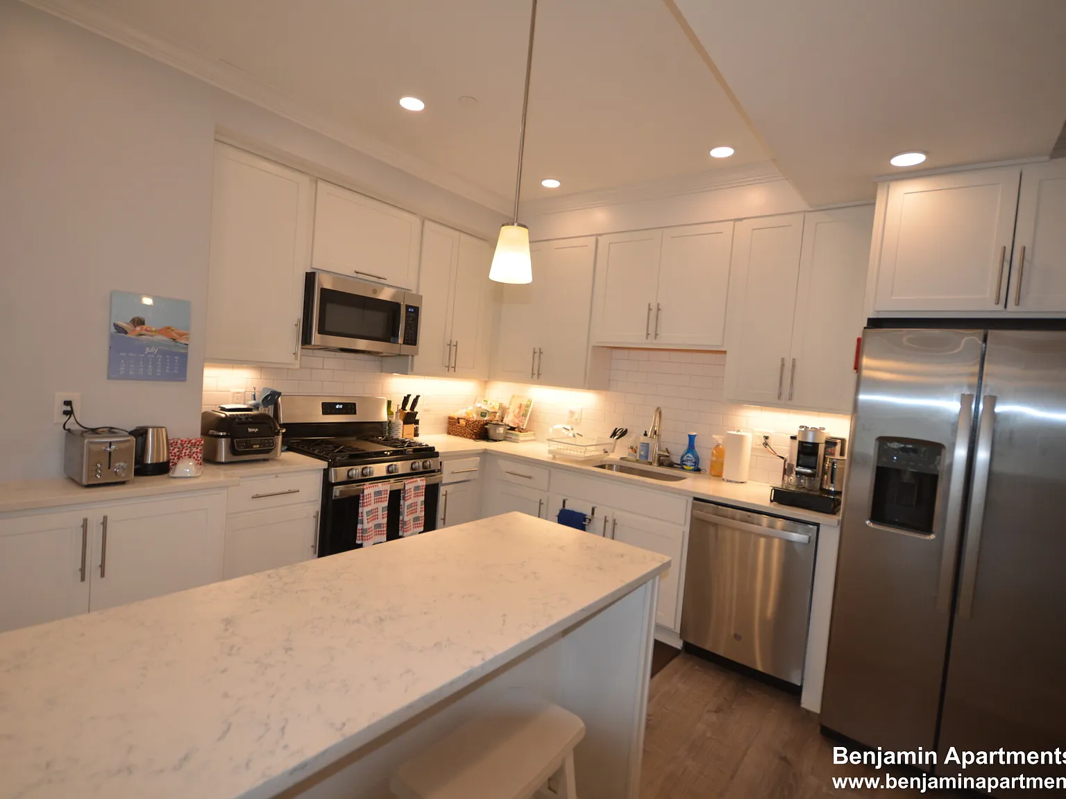 4 bed, 9999 sqft, $5,000 — Photo 2