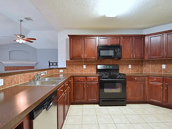 5th image of 13919 Sac Ct