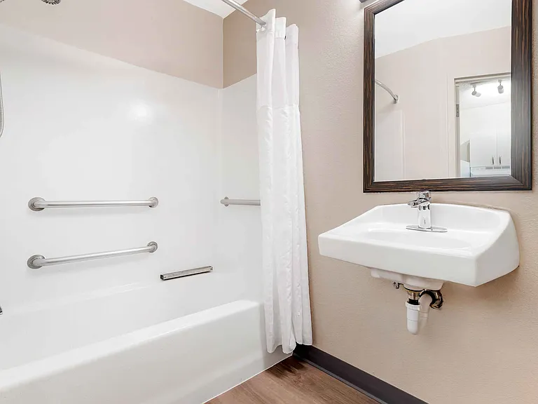 Studio Suite - 1 Queen Bed