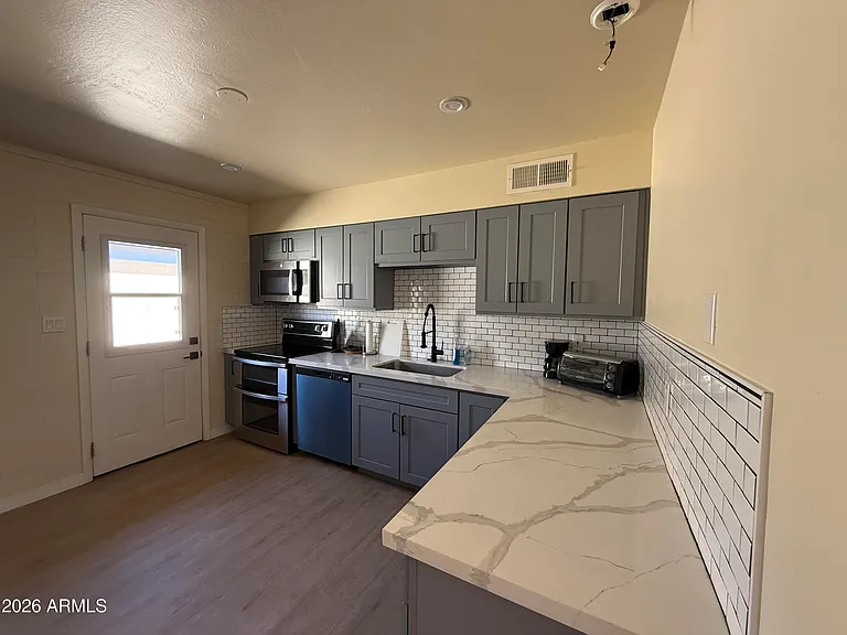 1312 W 5th St — Photo 19