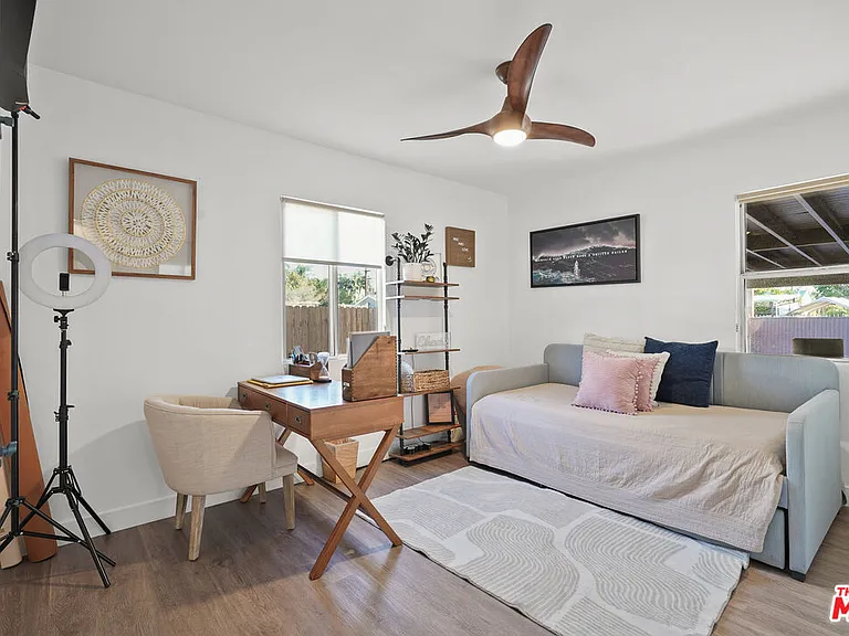 14828 Saticoy St — Photo 18