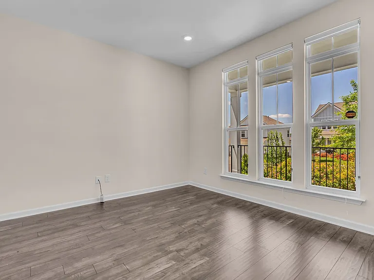 633 Castle Rd — Photo 8