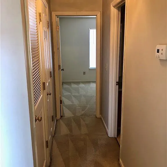 214 English Ct — Photo 4