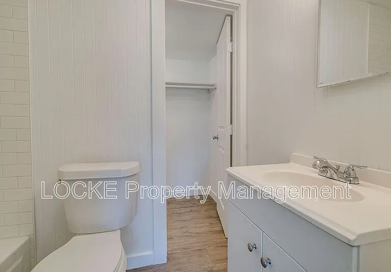 311 Byron St — Photo 10