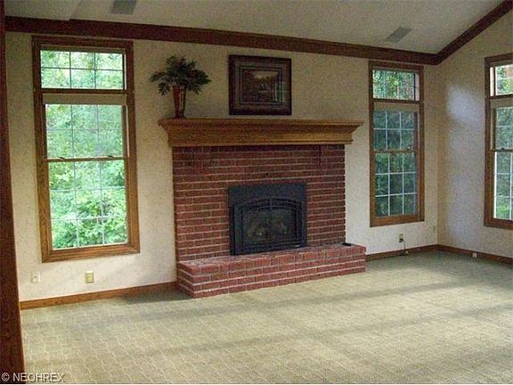 4th image of 570 Meadowridge Way