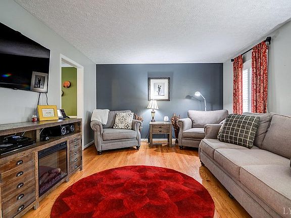 4th image of 33 Gentry Dr