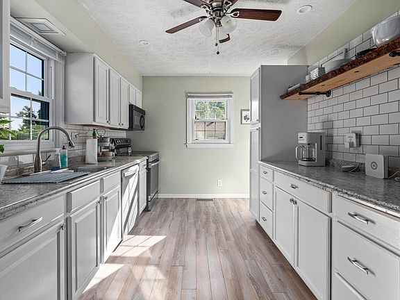 5th image of 512 Blackburn Ave