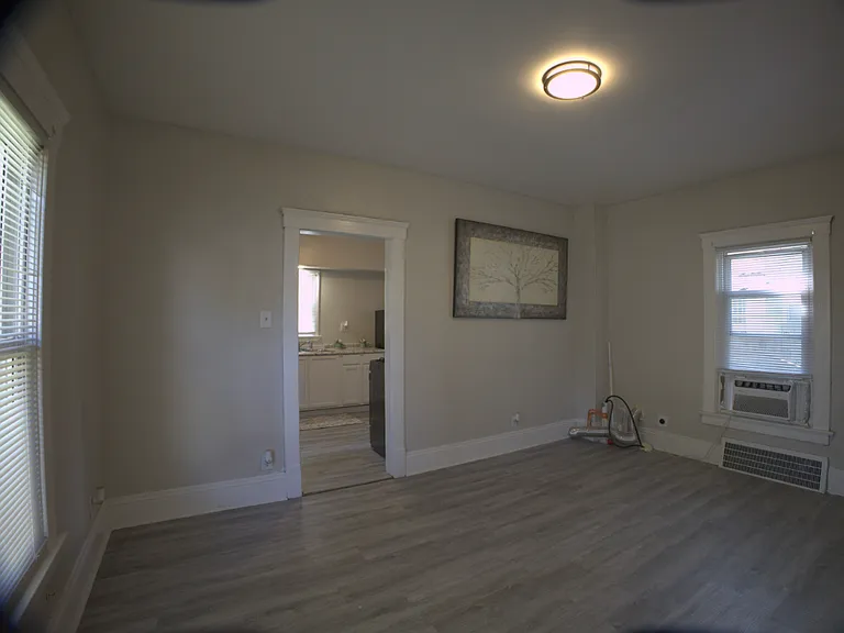 944 Walnut St — Photo 8