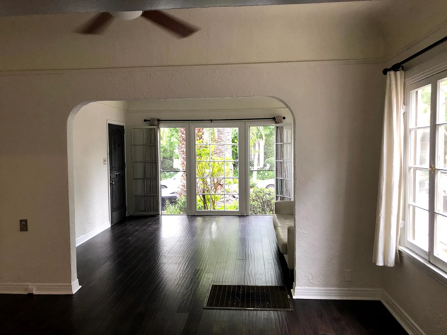 2 bed, 1050 sqft, $3,595 — Photo 4