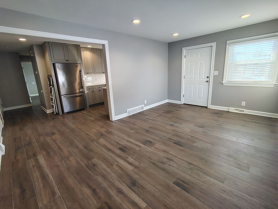 1st image of 5861 Garrett Ln APT 1