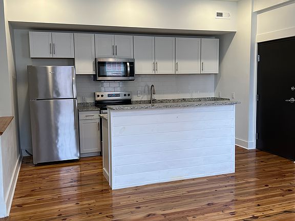 3rd image of 300 Main St #6