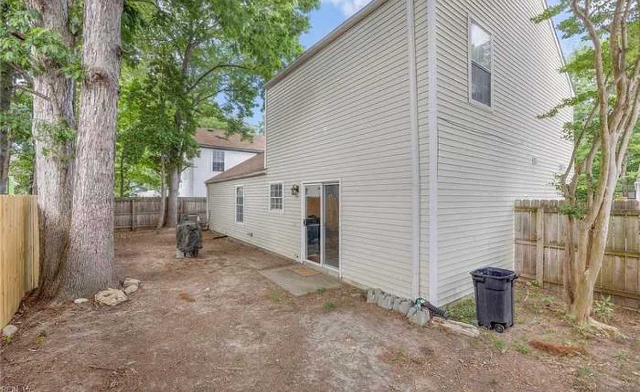 3 bed, 1424 sqft, $2,450 — Photo 3