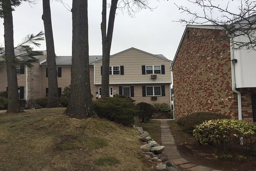 1st image of 278 Parkside Dr