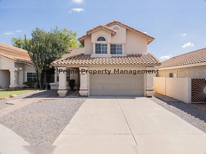 489 W Carmen St — Photo 2