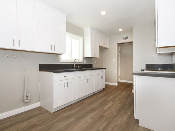 5th image of 1731 S Bender Ave