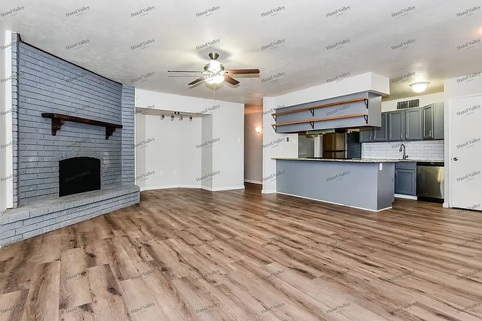 5805 Ridgecove Dr — Photo 4