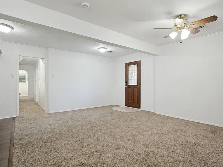 3110 Heather Ln — Photo 2