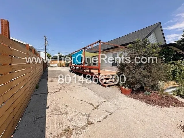 141 E Wentworth Ave — Photo 27