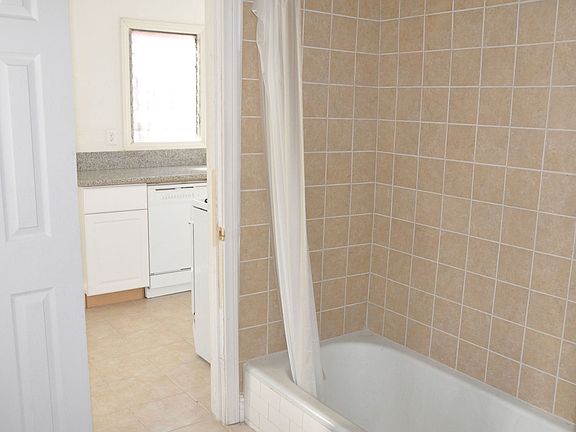 Vacant Unit Bathroom