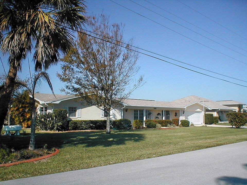 lushly landscaped on quiet cul-de-sac