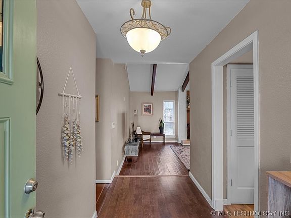 4th image of 2652 W Galveston St