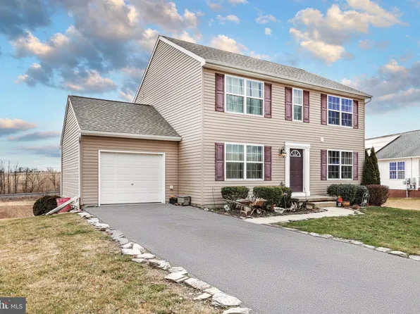 221 W Imperial Dr, Aspers, PA 17304