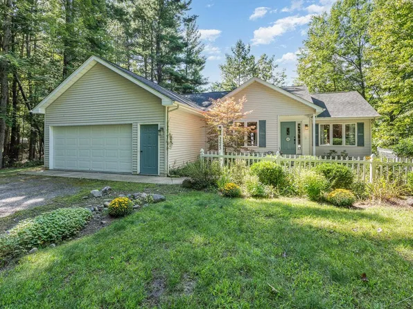 3225 N Branch Dr, Gladwin, MI 48612
