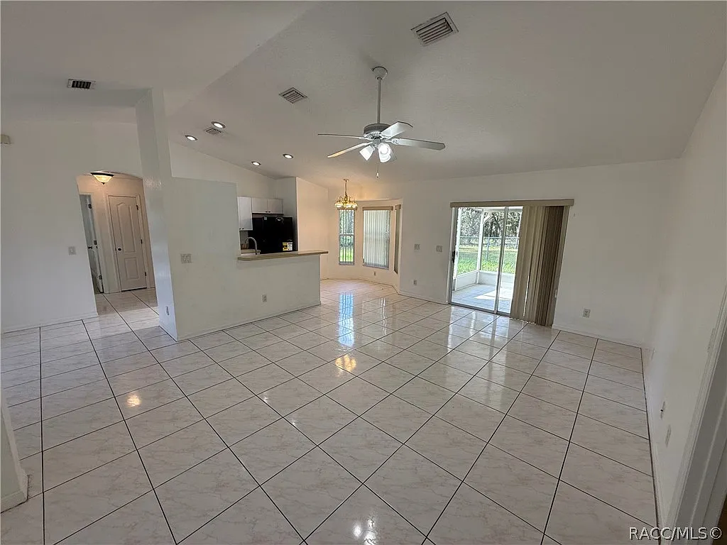 3 bed, 1524 sqft, $1,800 — Photo 2