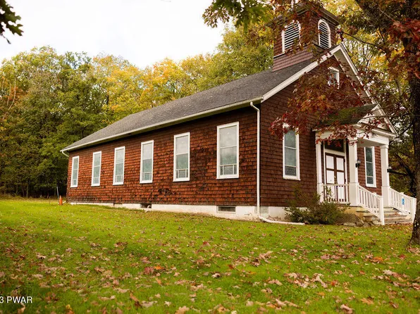 228 Route 590, Greeley, PA 18425