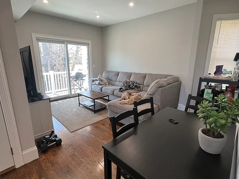 55 Mount Vernon St #3 — Photo 3