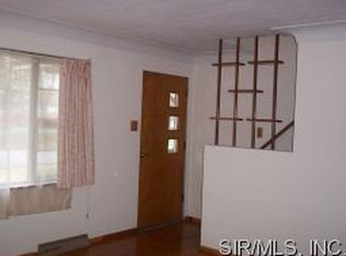 911 Ridgecrest Dr, Belleville, IL 62220