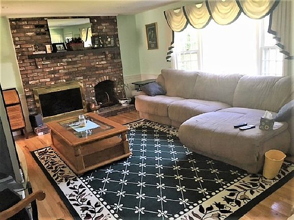 3rd image of 45 Tanglewood Dr