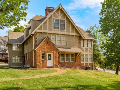 1124 Ward Pkwy, Kansas City, MO, 64112