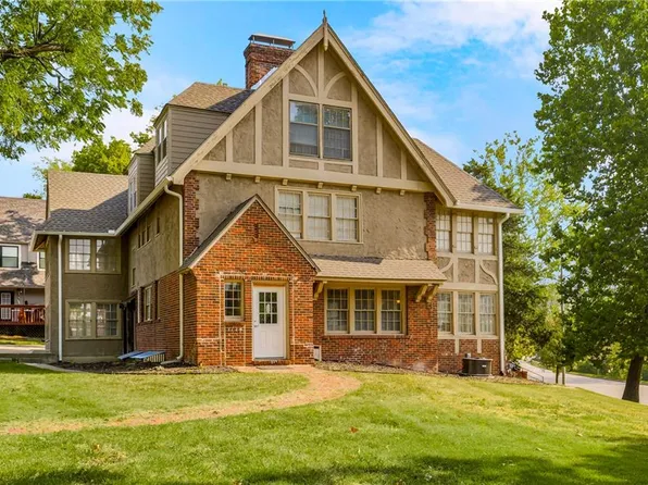 1124 Ward Pkwy, Kansas City, MO 64112