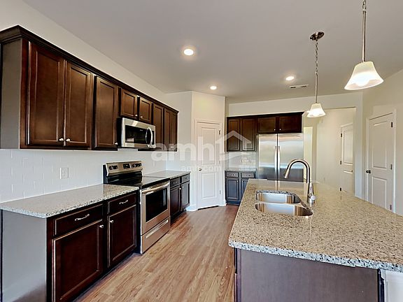 3rd image of 412 Bluewater Dr