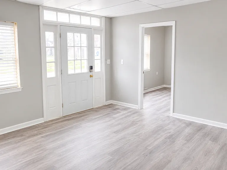 209 E Main St — Photo 14