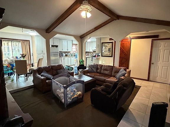 2nd image of 2327 Camelot Dr