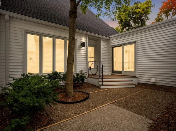 7 Wellesley Pl, Edina, MN 55436
