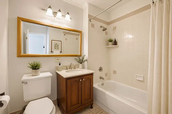 Bathroom, photo 1
