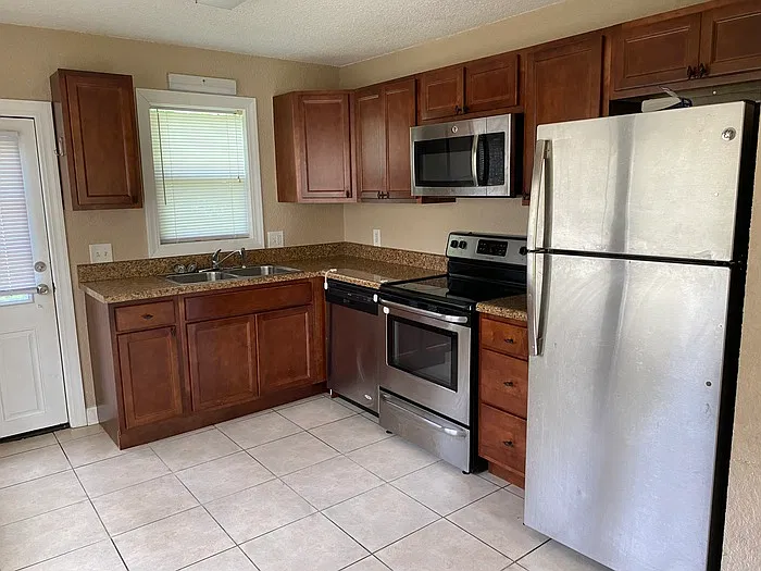 2 bed, 1.0 bath, 768 sqft, $1,000 — Photo 3