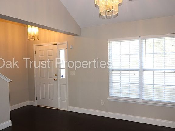 5th image of 109 Arbor Oaks Dr