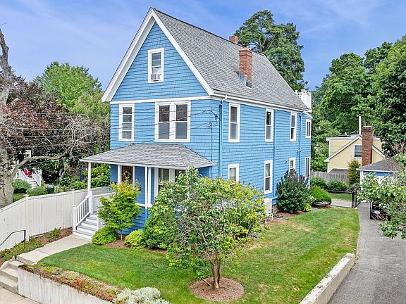 2nd image of 128 Selwyn St #2
