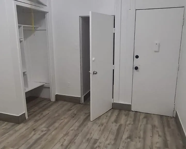 689 Onderdonk Ave #3L — Photo 10