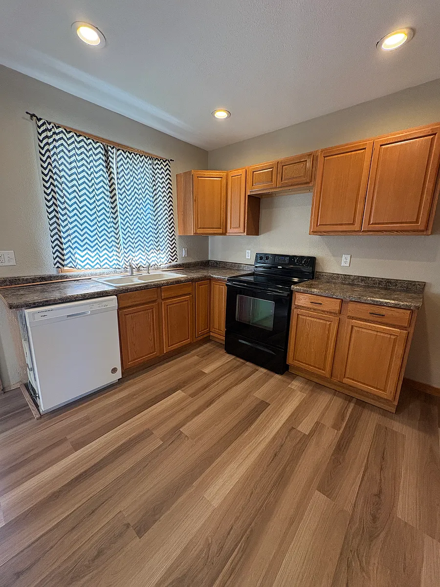 Building Photo - 1510 9th Ave #1