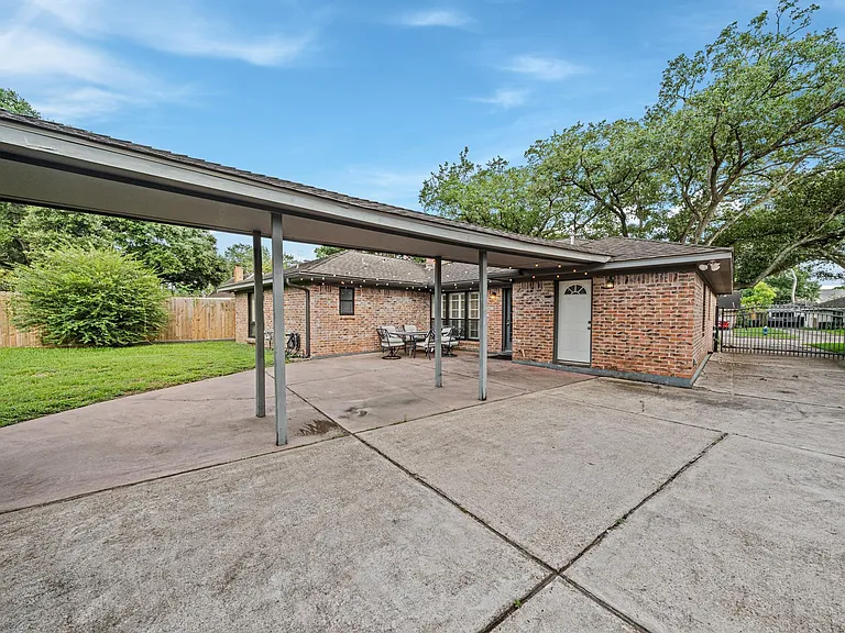 8426 Edgemoor Dr — Photo 36