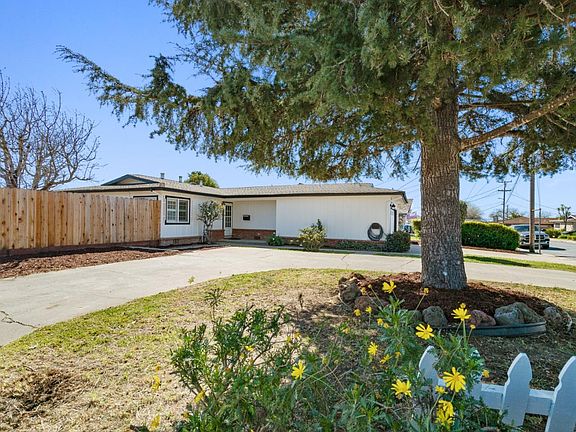 3rd image of 24 Parkwood Dr
