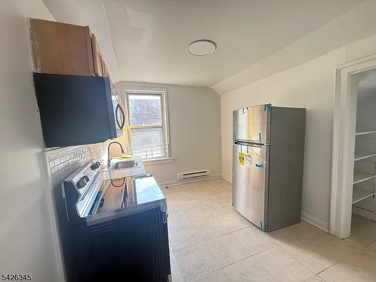 44 Treacy Ave #3 — Photo 5