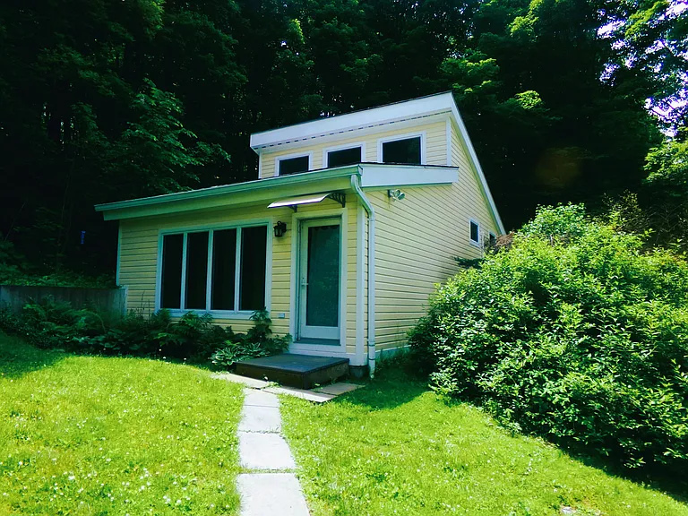 8 Spring Lake Rd — Photo 1